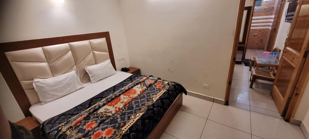 Hotel Snow Country Villa Manāli Екстериор снимка