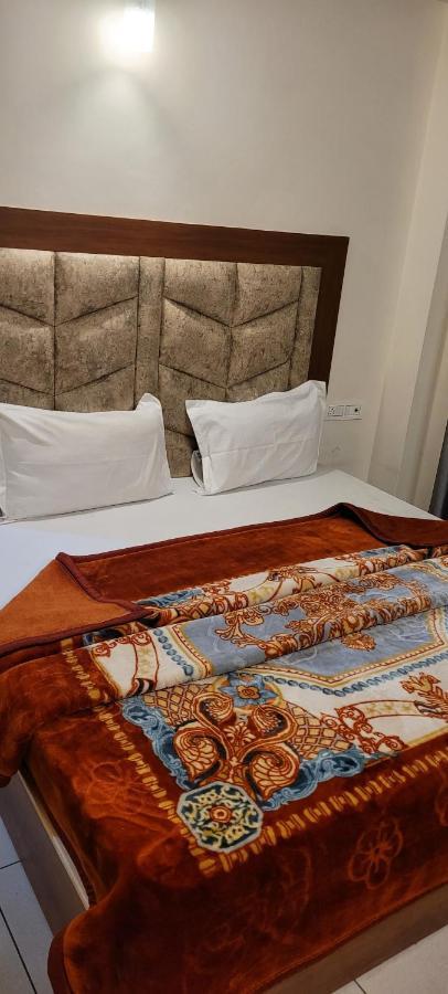 Hotel Snow Country Villa Manāli Екстериор снимка