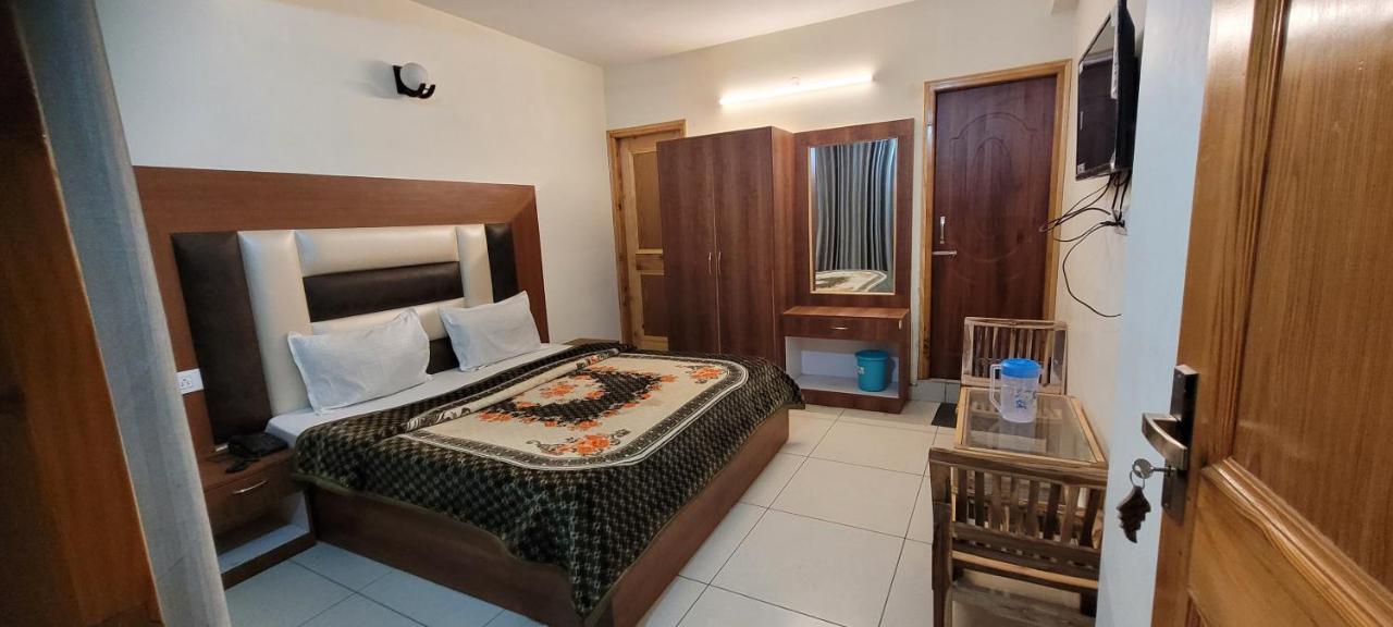 Hotel Snow Country Villa Manāli Екстериор снимка