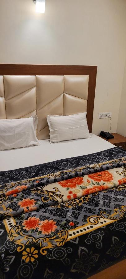 Hotel Snow Country Villa Manāli Екстериор снимка