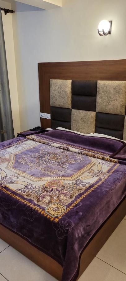 Hotel Snow Country Villa Manāli Екстериор снимка