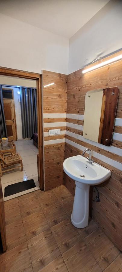 Hotel Snow Country Villa Manāli Екстериор снимка