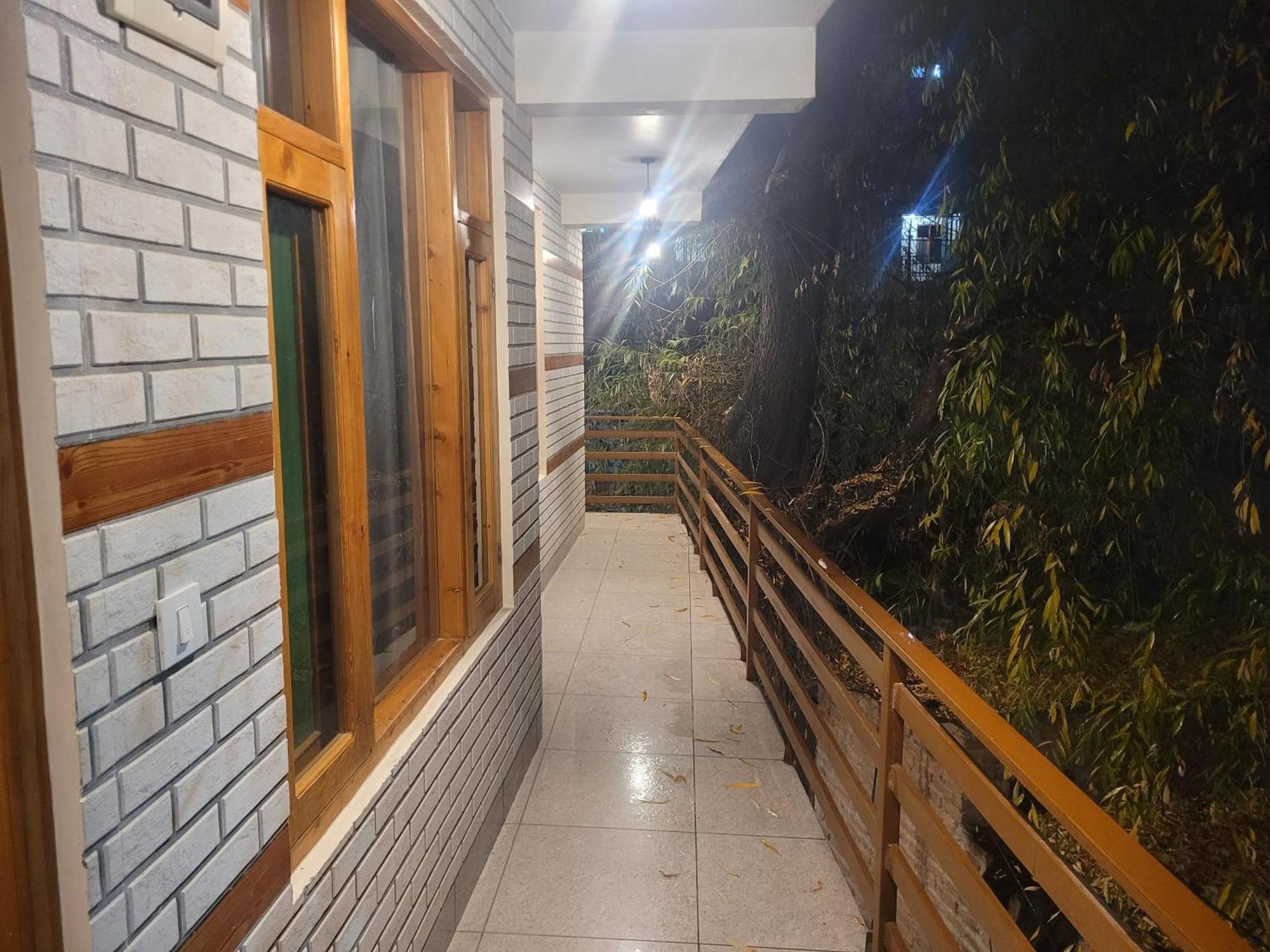 Hotel Snow Country Villa Manāli Екстериор снимка