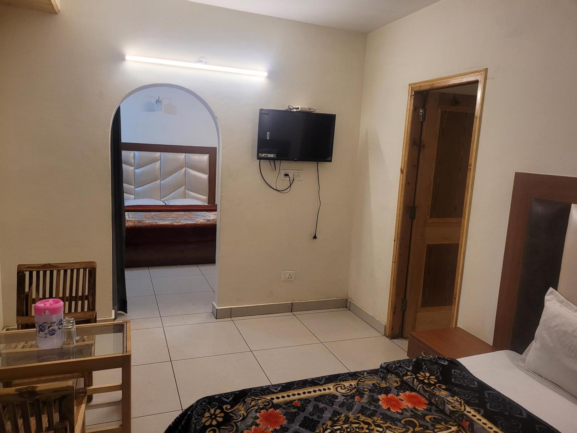Hotel Snow Country Villa Manāli Екстериор снимка