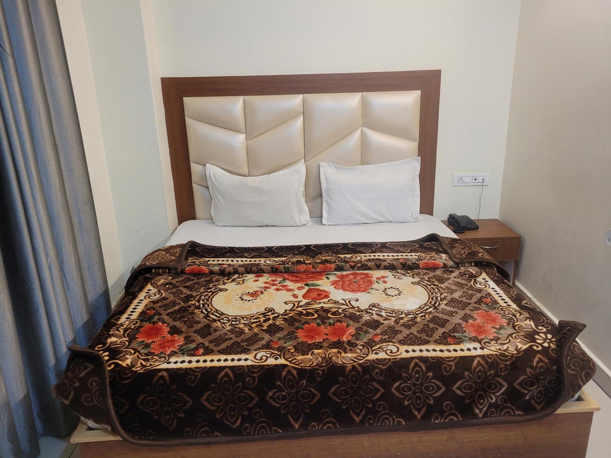 Hotel Snow Country Villa Manāli Екстериор снимка