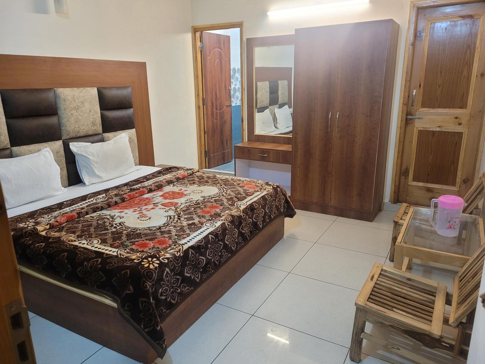 Hotel Snow Country Villa Manāli Екстериор снимка