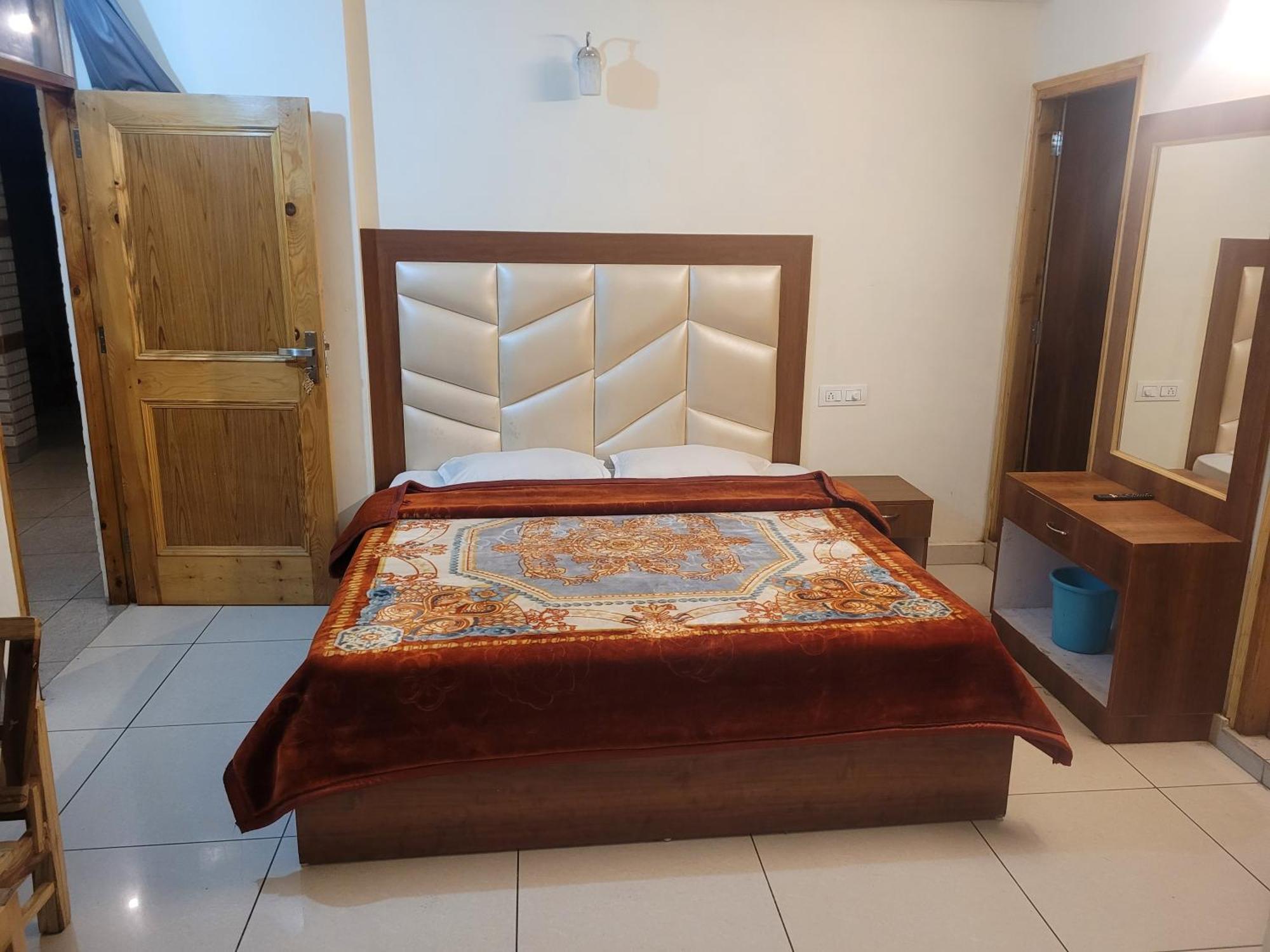 Hotel Snow Country Villa Manāli Екстериор снимка