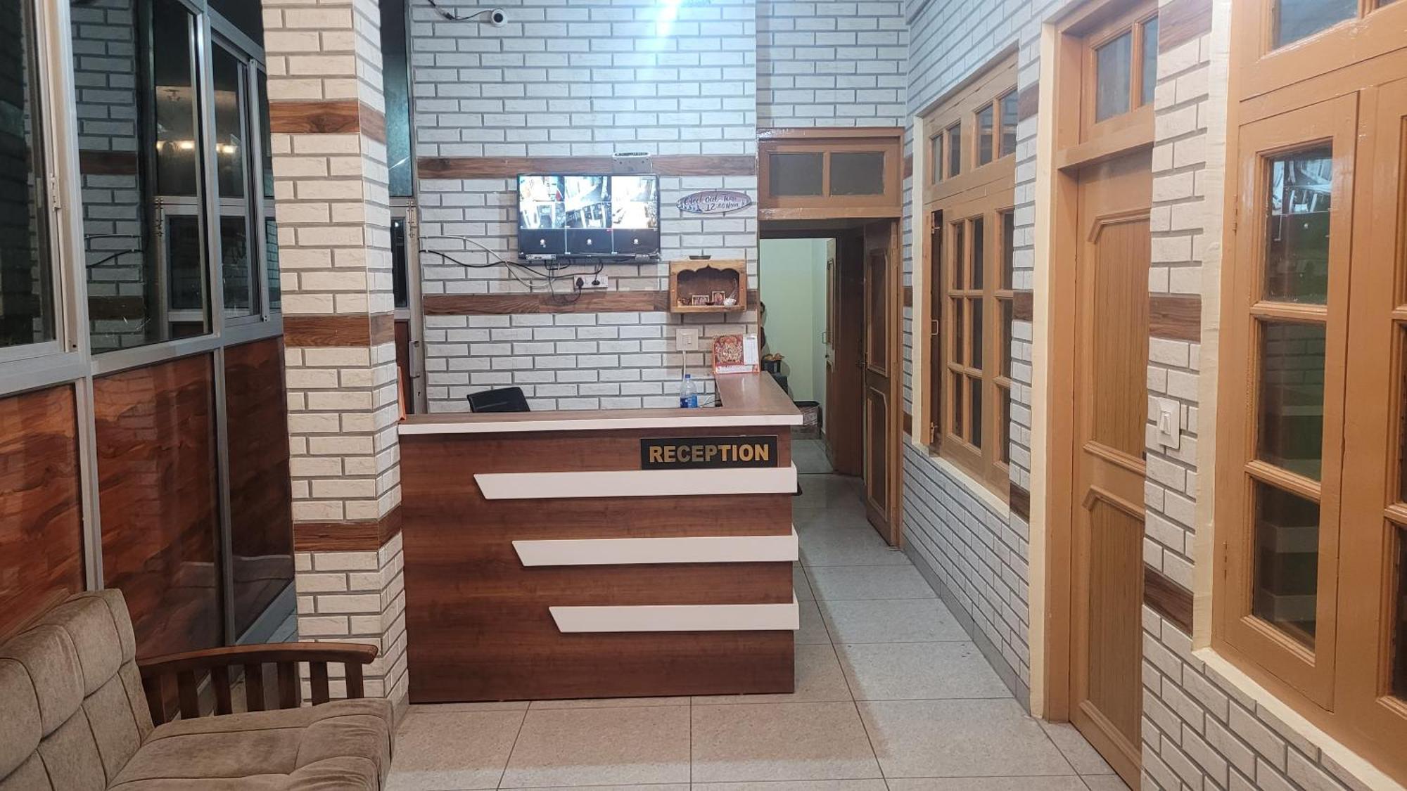 Hotel Snow Country Villa Manāli Екстериор снимка