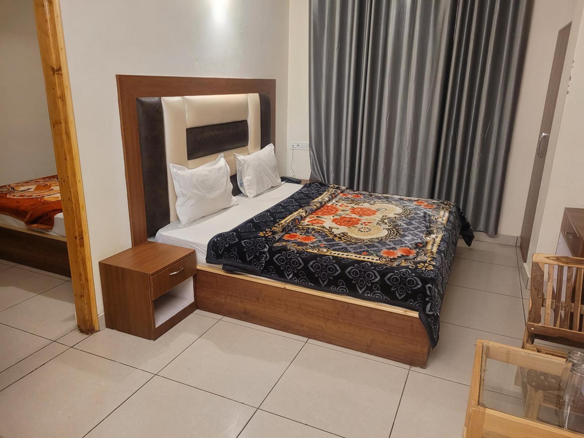 Hotel Snow Country Villa Manāli Екстериор снимка